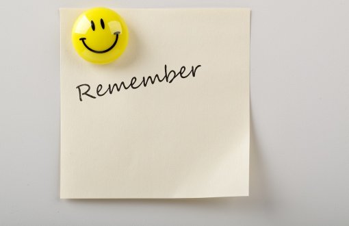 Karteczka z napisem "remember"